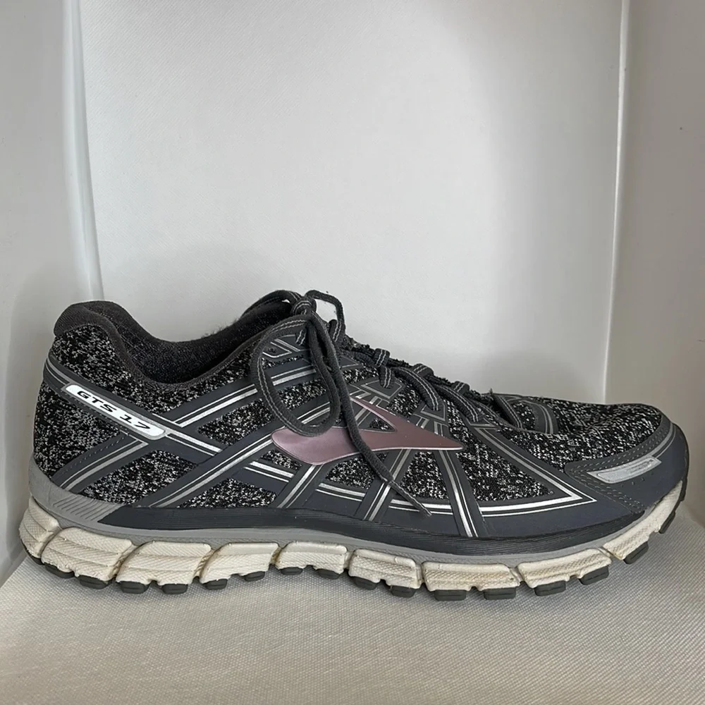 Brooks Women’s Adrenaline GTS 17 Grey/Black/Pink Size 11 - EUC
